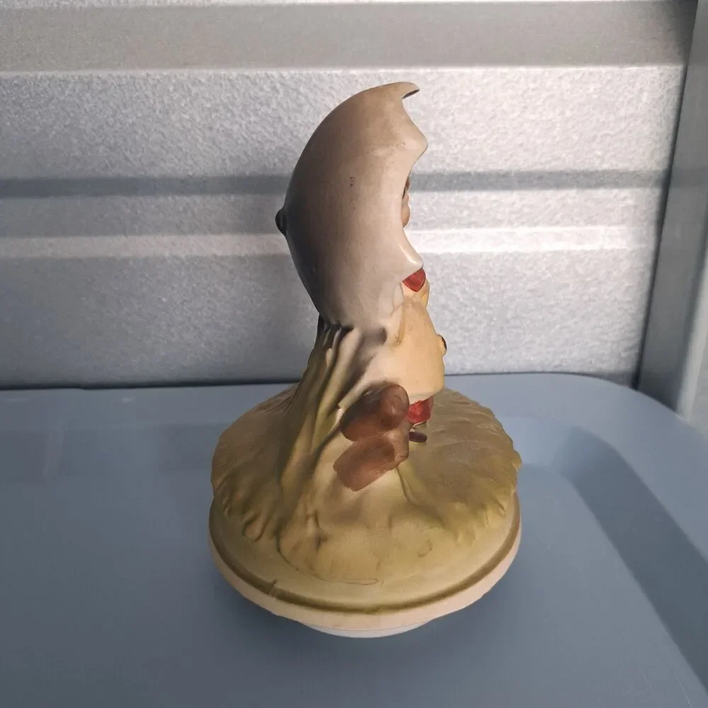 Vintage Sankyo Rotating Ceramic Music Box “Hummel” Kids Under Umbrella Tested